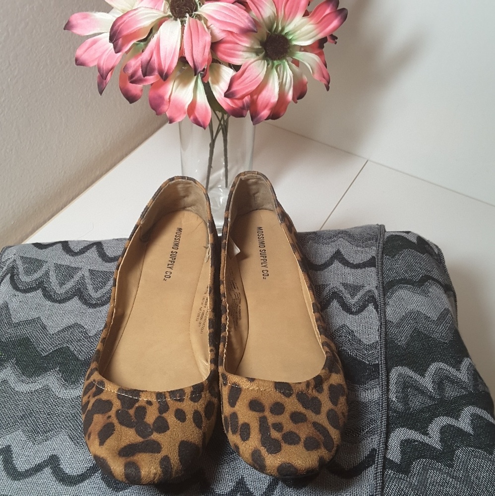 Mossimo supply Co. leapord flat Sz 8